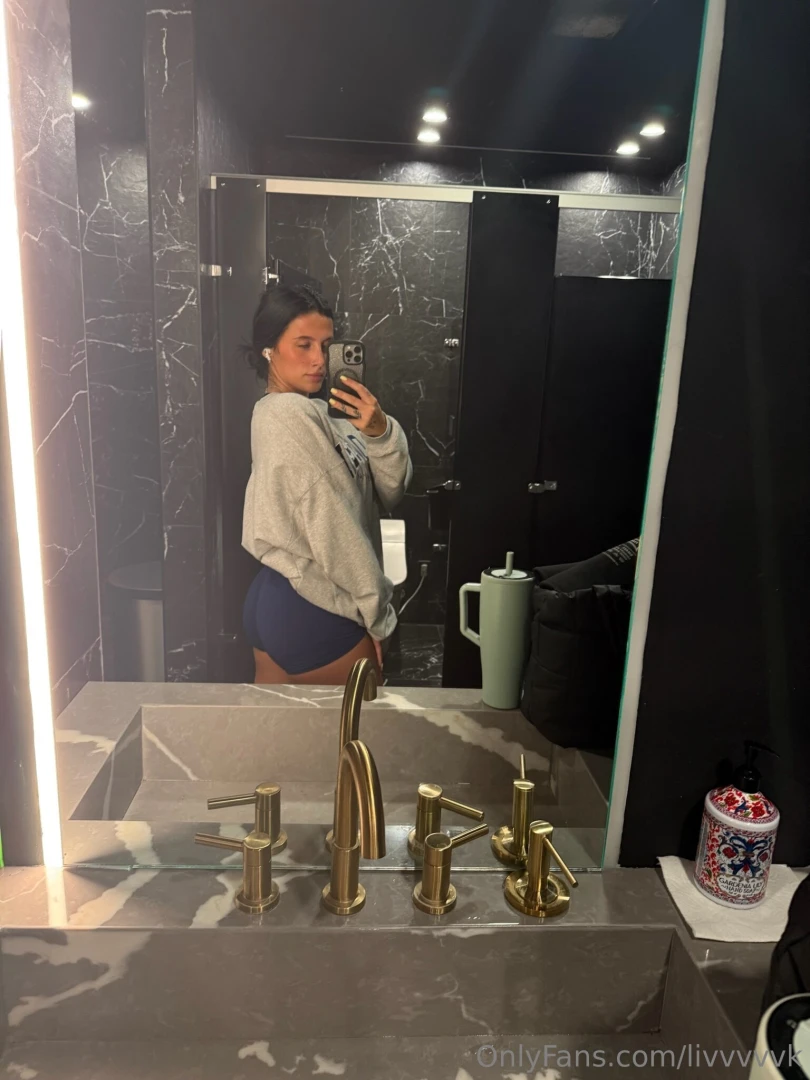 Mirror selfies for days part 5 