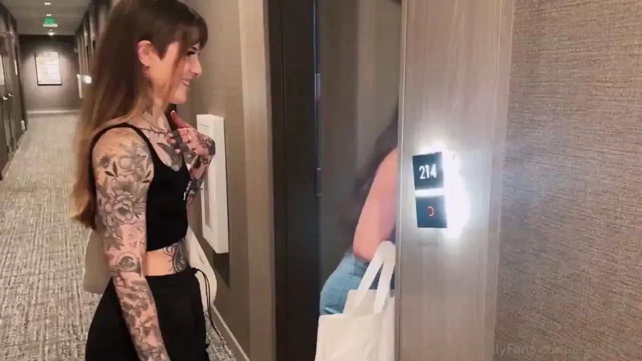 Hotel room mix up turns into hot foursome with awlivv xbellablu 