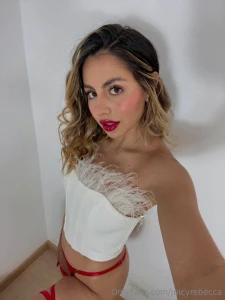 Channeling fierce and sexy vibes with this bold red lip who knew a