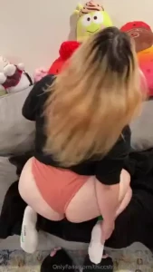 For my chubby girl lovers heheh i was playing with the baby oil all