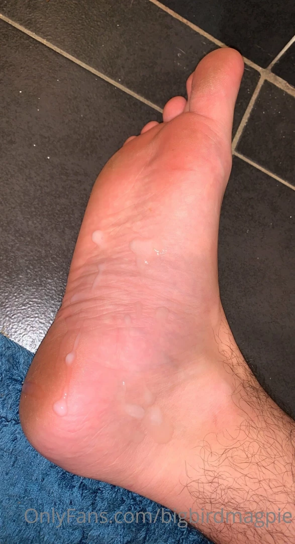 Who doesn t like cum feet 