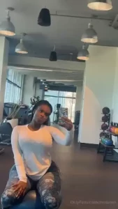 Starting the day in the gym even though i prefer a different type of