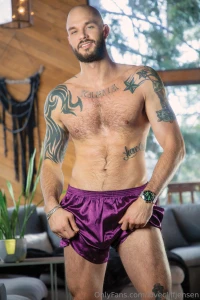 I d really like to see how you look when i m naked