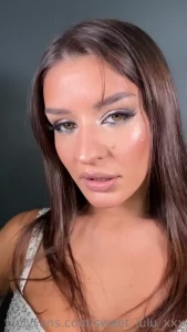 How does all this bright makeup look on me i think it makes me look