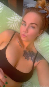 Tanning selfie fyp pawg bigboobs tattoo bigtits selfie outside tanning