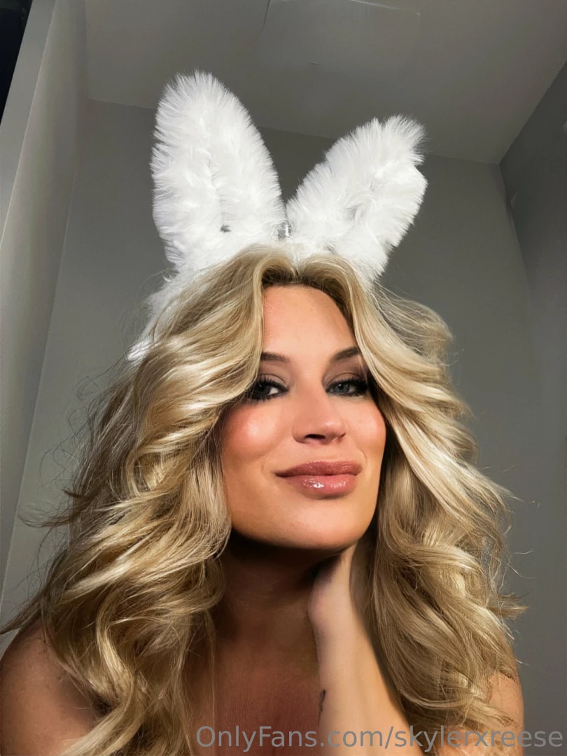 Want to squeeze my cotton tail 