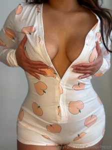 Happy monday good morning my love i woke up so wet and feeling extra