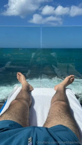 U see the print pretty toes and a pretty view