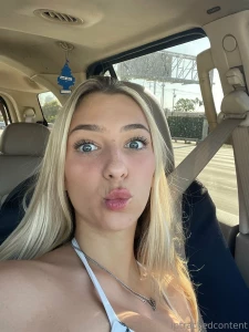 Blowing kisses on my wall but on my dms i m blowing something else