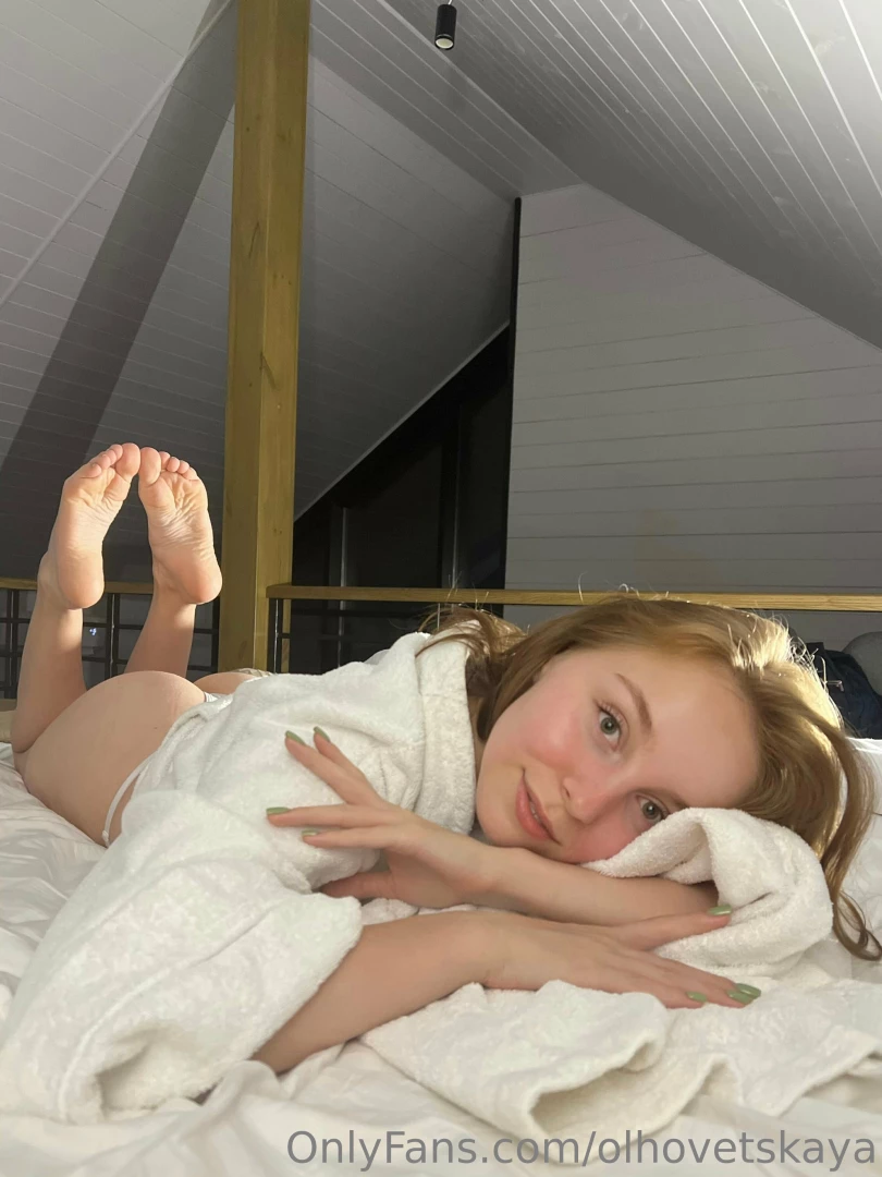 I think angel pose with lack of clothes looks better 