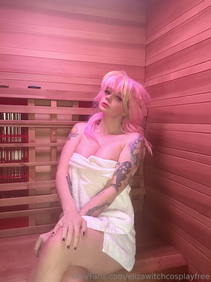 Join mitsuri in the sauna 