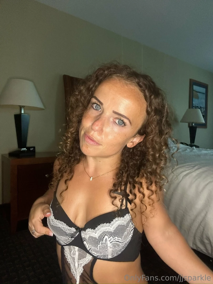 Would you let me clean your bedroom like this babe 