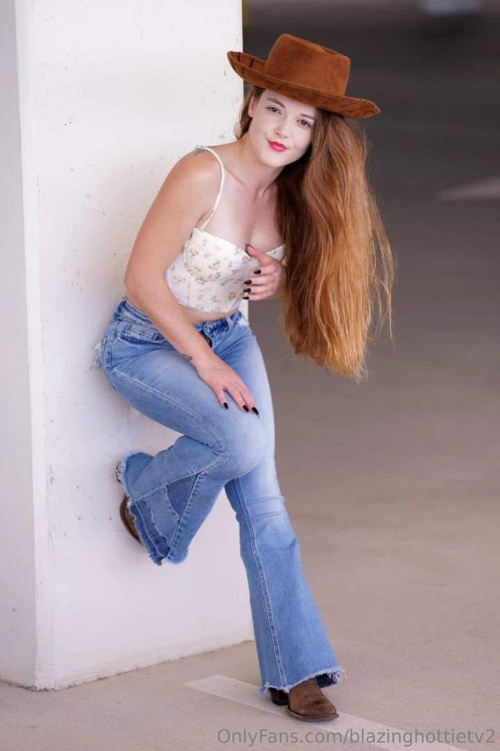 Follow my vip page blazinghottietv if i m your dream girl 