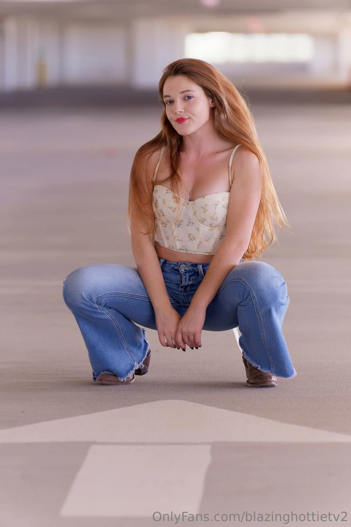 I m on my knees and ready for you blazinghottietv 