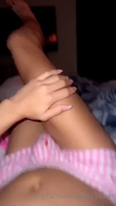 Thigh content 33 making a new vid soon you like my girly bulge 