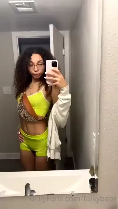 Anyone like a toned tummy and a tucked girl 3 