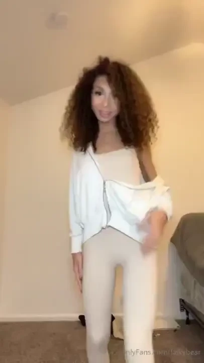 You guys like my outfit 