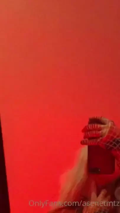 Spider woman hot quiero follarme a alguien con este traje quien se part 1 