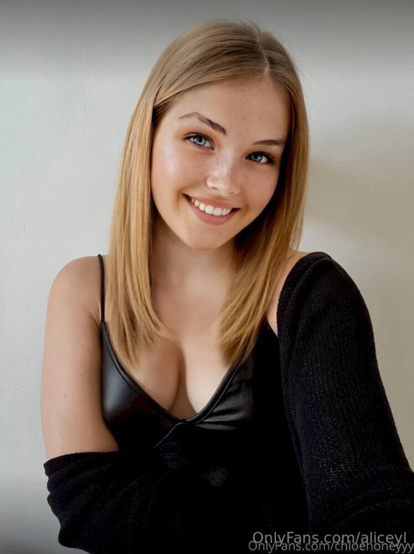 Sabscribe for free just look at her chloehoneyyy cutie face cherry part 240 