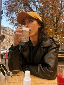 I started my monday with breakfast outdoors it s an atmospheric autumn