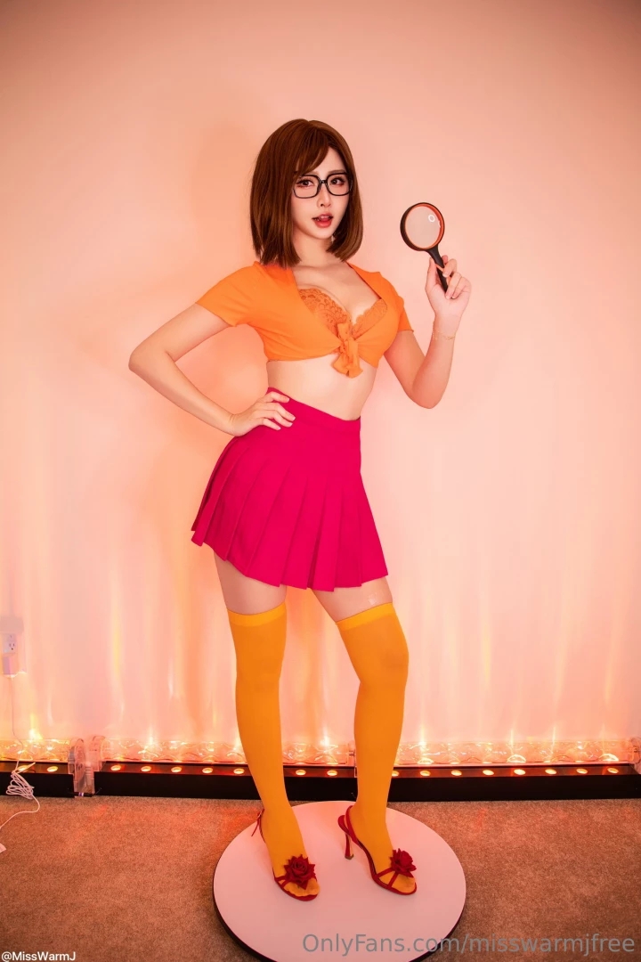 Do you want to borrow my magnify glass and see more of me up close 