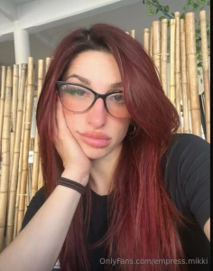 Hey that babe s bored text her now