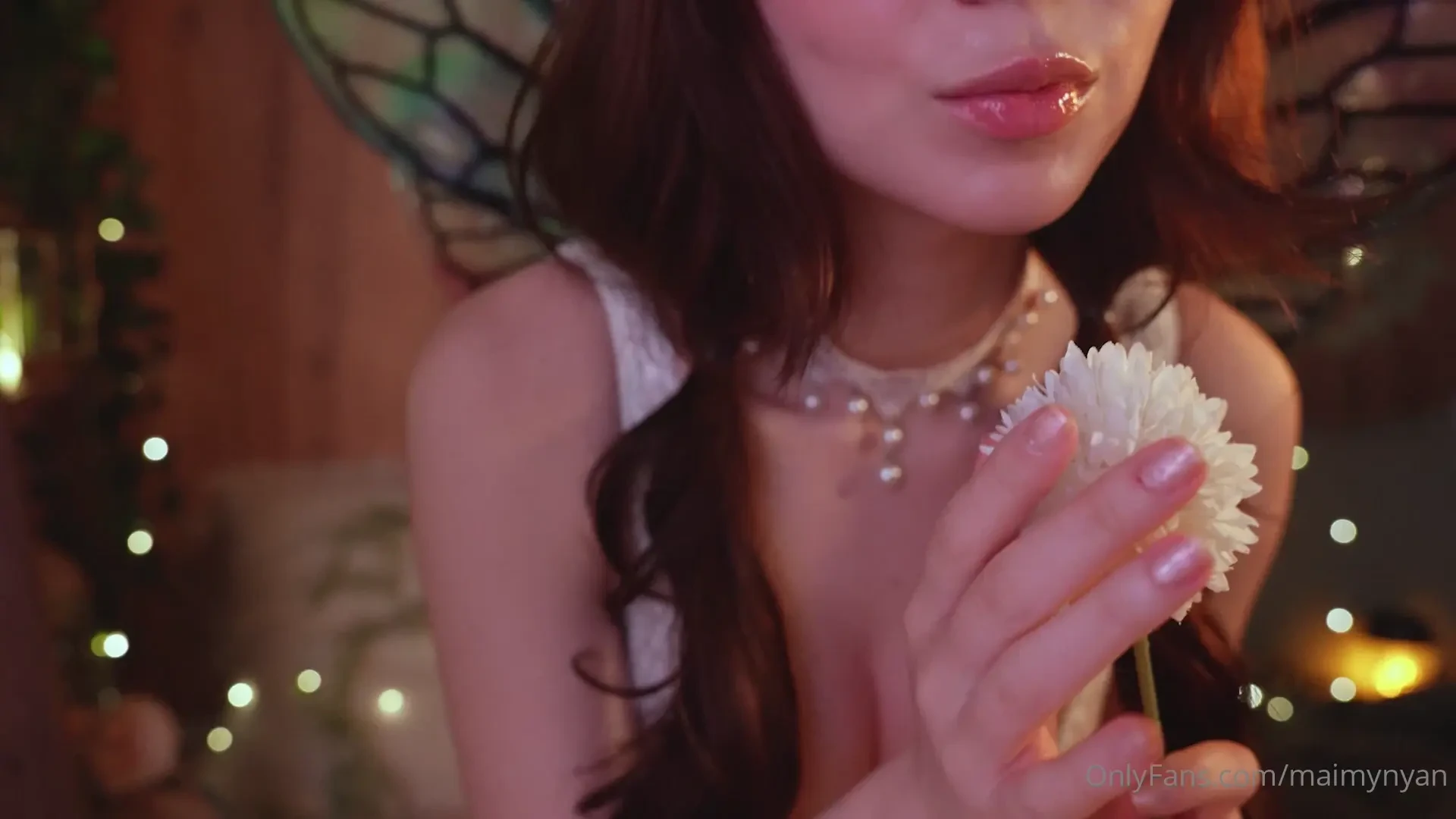 A midsummer dream tonight is sacred the forest is alive the moon is 