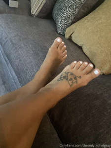 Who loves white toes