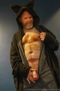 Gonna celebrate halloween by lounging around in my bat jammies who