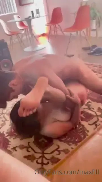 Fucking haileyrose_fcks in front of her friends 