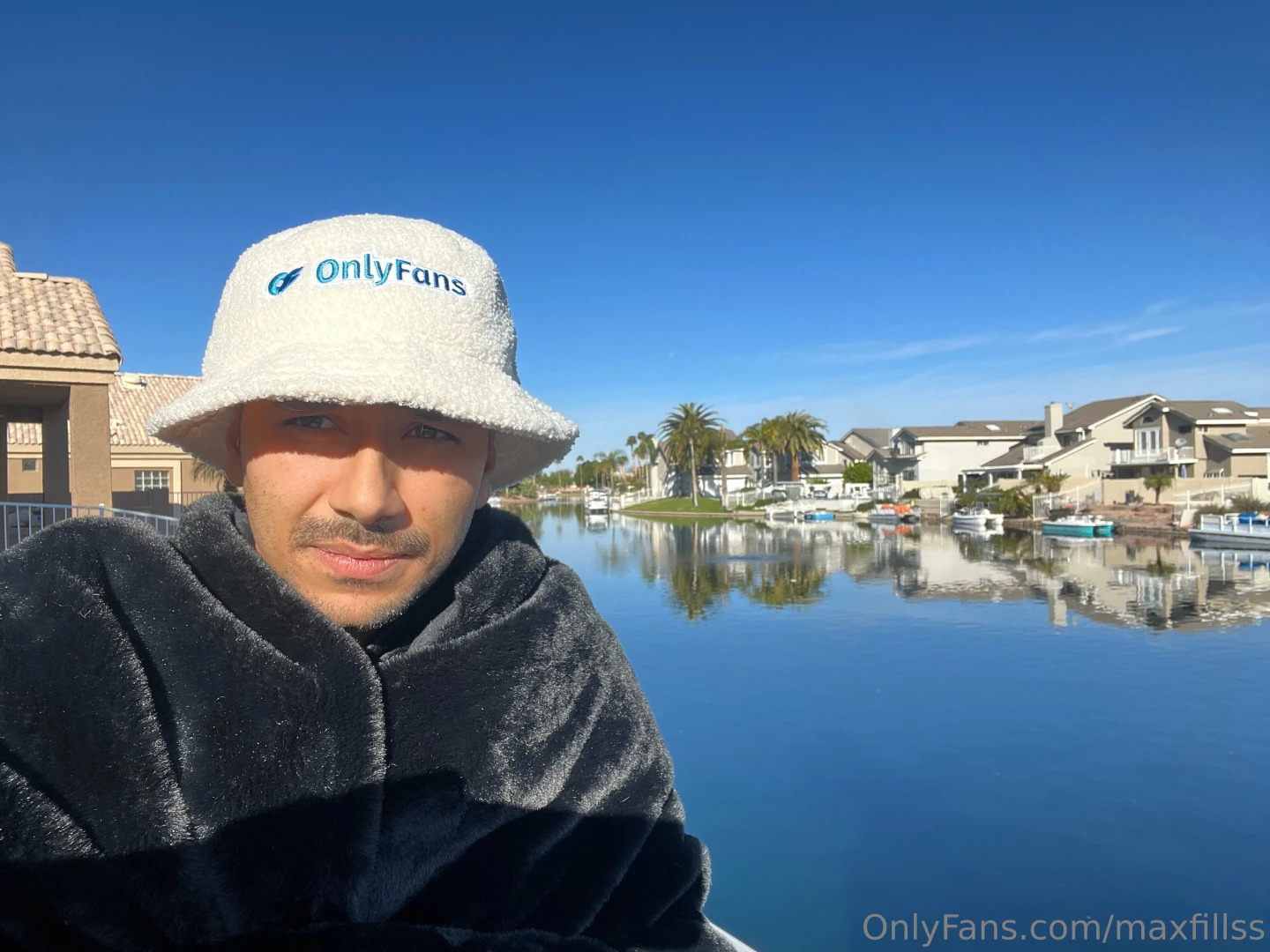 Check out the hat 