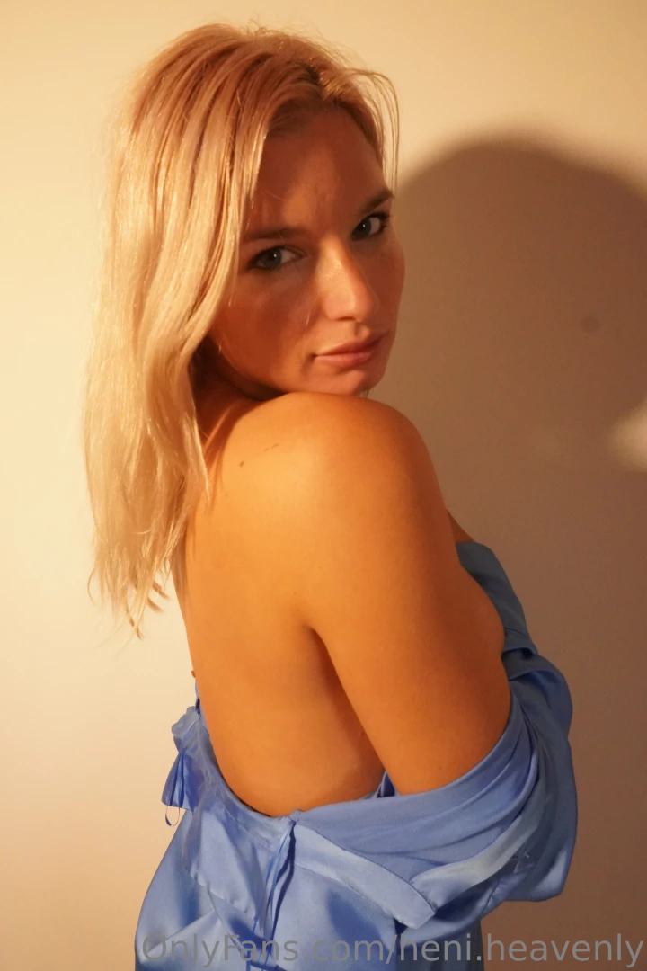 Join my paid page today and get a sexy surprise just message me there 