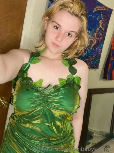 Hey do you wanna see my poison ivy photoshoot i get naked duh check it part 1