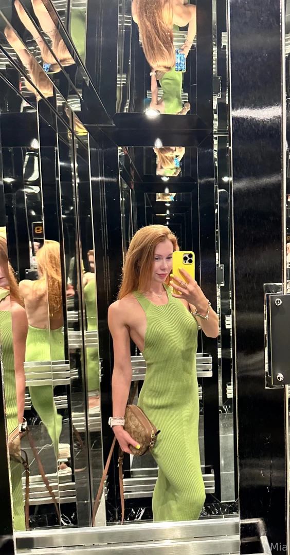 Do you like my green dress babe 