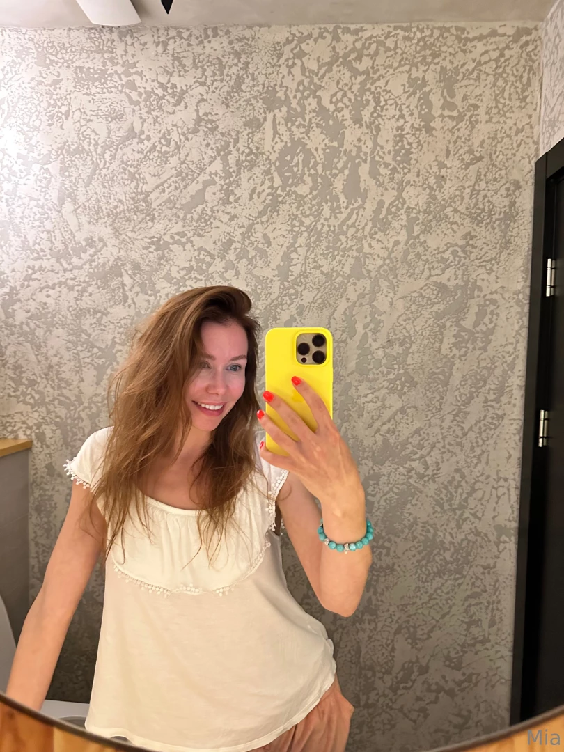 Just a random photo in the mirror 