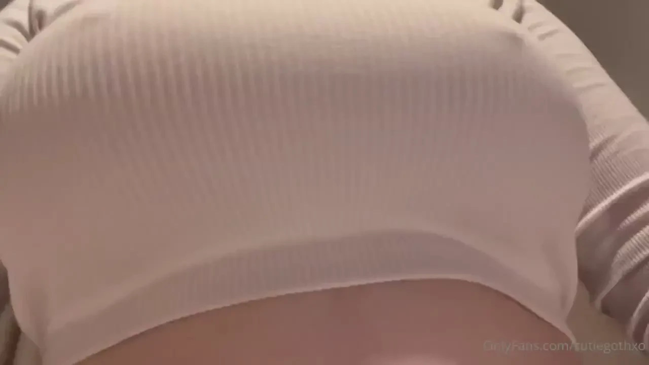 Sweaty post gym boobs 
