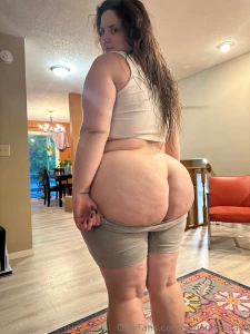 Happy friday from ms juicy booty herself