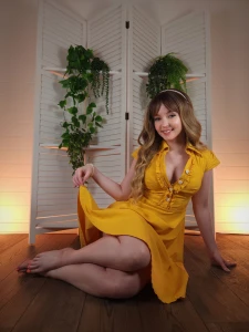 Reluctant trad wife tries self foot worship photo set - this yellow part 1