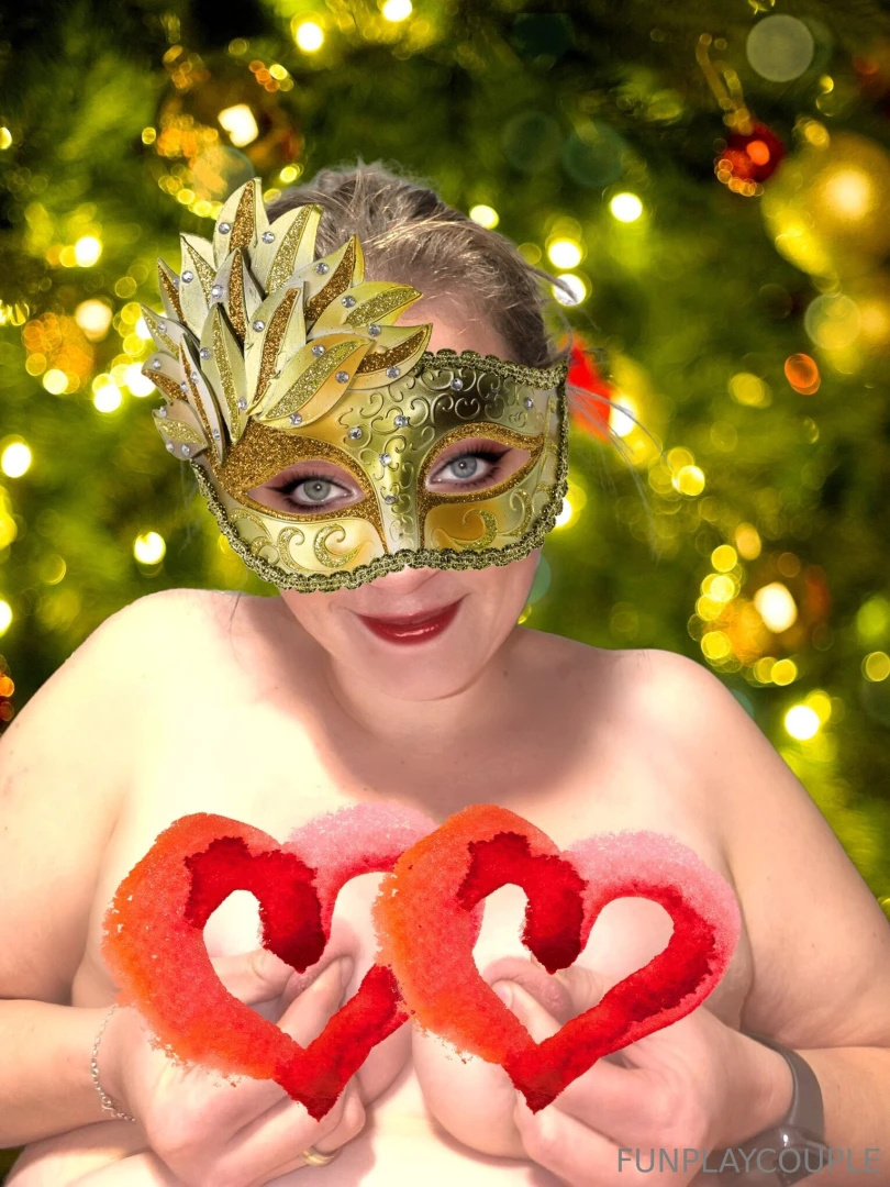 Holiday season is comming want to spoil me and offcourse get a gift in 