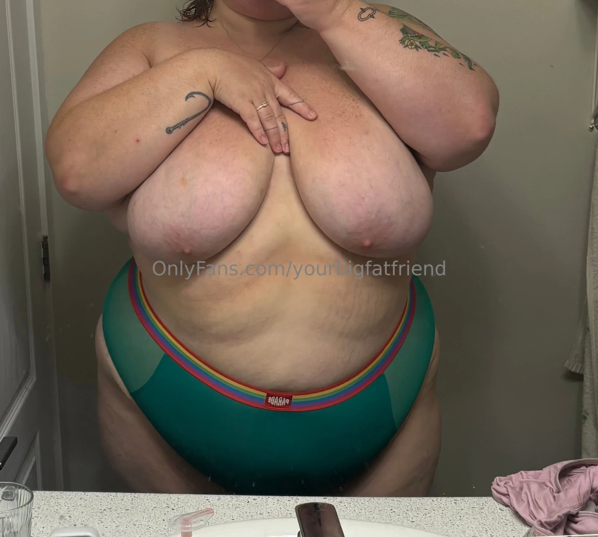 Good morninggg fresh out of the shower 