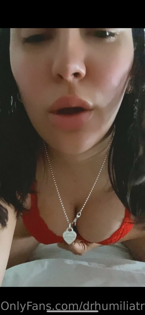 Good sunday my bitches workship your godess now im watching you you 