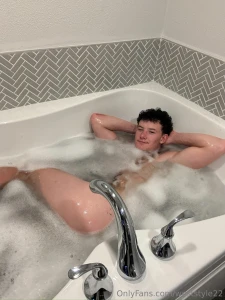 Come over here and paint me like one of your french girls p s gifts go