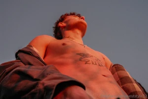 Merry christmas to those who celebrate and to those who dont hit my