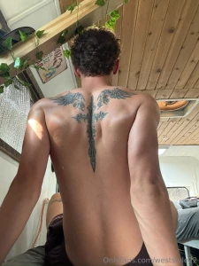 Thinking abt that vid i made in the gym shower i gotta do that again