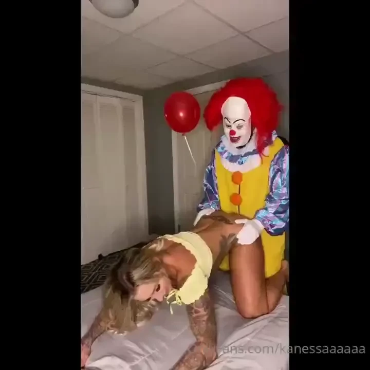 Watch pennywise fuck my tight wet pussy i suck his cock and he cums 