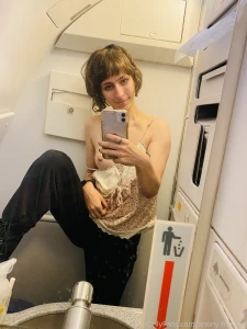 My darlings i m about to go on a long flight ahh i get kinda nervous