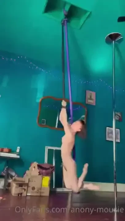 Got out of the shower and decided to finally try flying pole again 