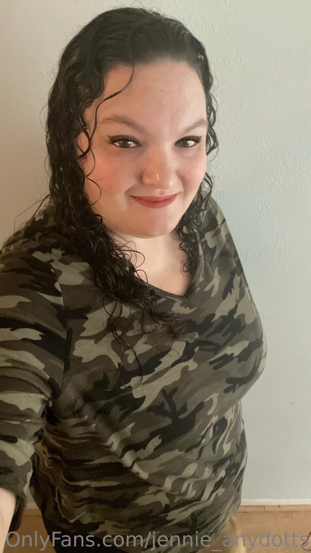 Do you like my look comment your favorite emoji below 