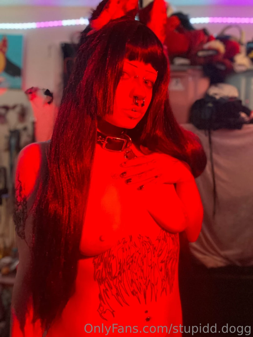Does this light make my ass look fat i rlly think red is my color part 1 