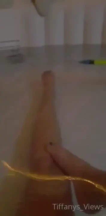 Join me in the hot tub let s play free to follow 